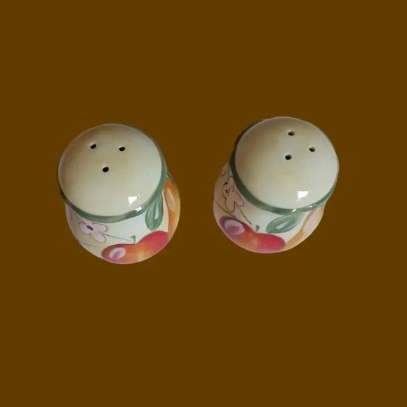 Salt & pepper shakers set collectible - Picture 4 of 4